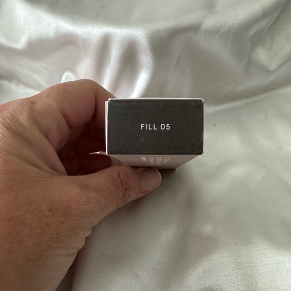 Rose Inc Brow Renew FILL 05 - color - Picture 2 of 5